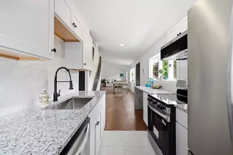 37 Sun Valley Rd, Holyoke, MA 01040