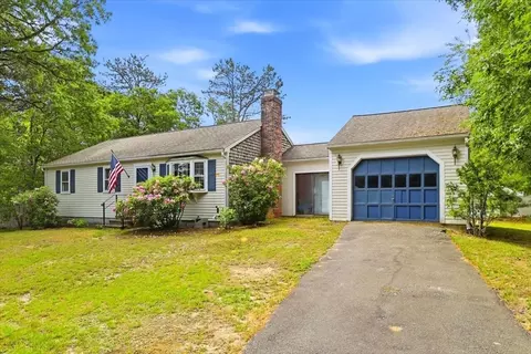 9 Deerfield Rd, Yarmouth, MA 02673