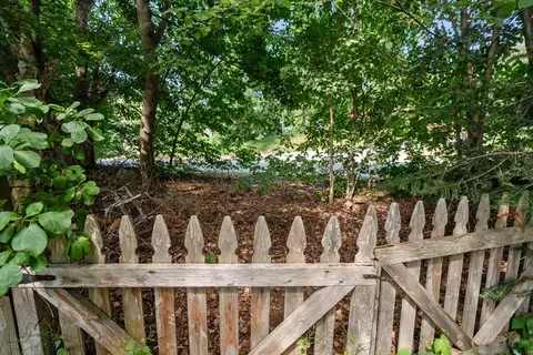 Exterior - 10 Hopkinton Rd, Upton, MA 01568 photo 6 of 8