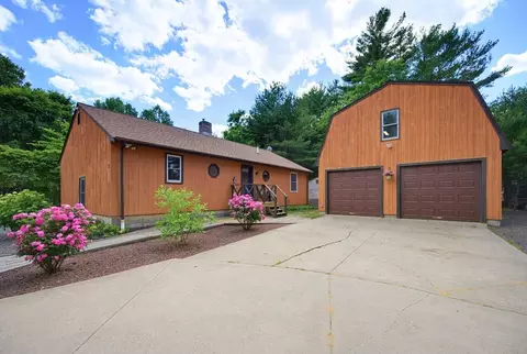 81 Rocky Meadow St, Middleboro, MA 02346