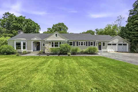 35 North Ave, Mendon, MA 01756