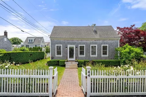 44 Pleasant St, Provincetown, MA 02657