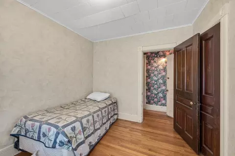 Bedroom - 415 Maple St, Springfield, MA 01105 photo 3 of 4