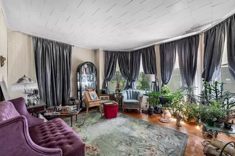 Living - 415 Maple St, Springfield, MA 01105 photo 4 of 5