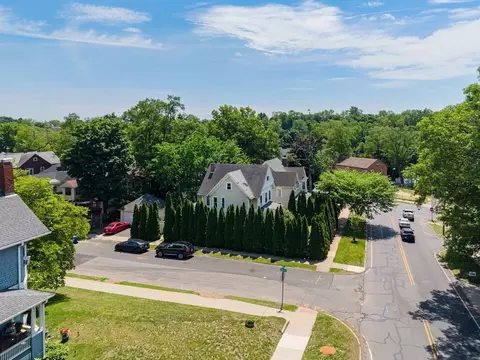 View/Area - 415 Maple St, Springfield, MA 01105 photo 1 of 6