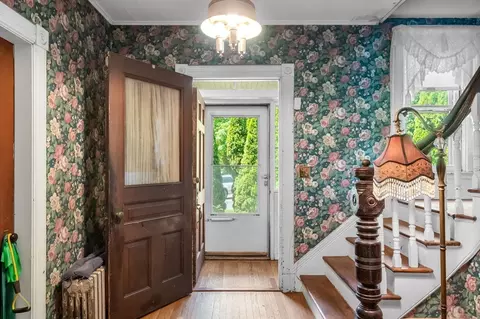 Entry Way - 415 Maple St, Springfield, MA 01105 photo 1 of 3