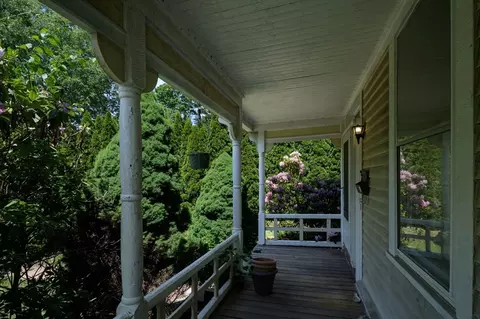 Exterior - 415 Maple St, Springfield, MA 01105 photo 3 of 6
