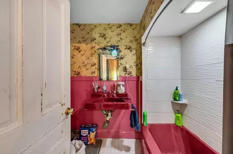 Bath - 415 Maple St, Springfield, MA 01105 photo 1 of 3