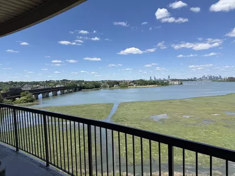 133 Commander Shea Blvd #712, Quincy, MA 02169