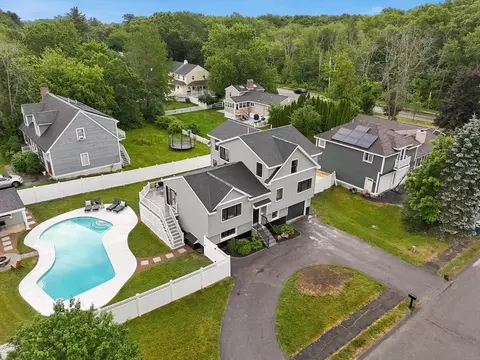 25 Lavalley Ln, Newburyport, MA 01950