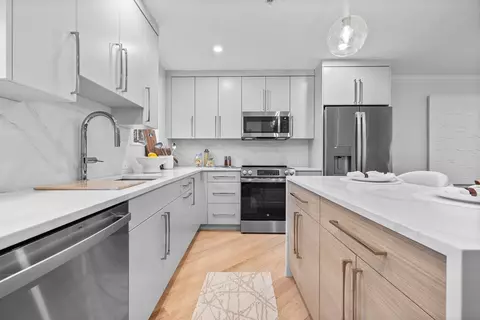 77 Waverley Ave #77, Watertown, MA 02472