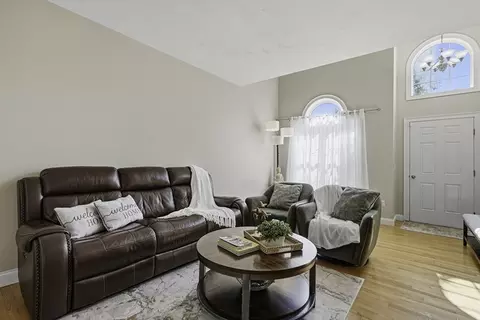 13 Knowlton Cir #13, Upton, MA 01568 photo 3