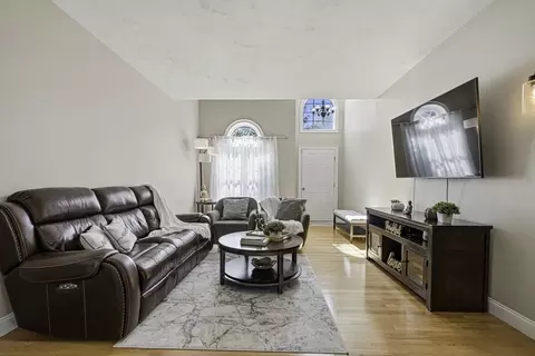 13 Knowlton Cir #13, Upton, MA 01568 photo 2