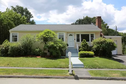 10 Pine Tree Ln, Worcester, MA 01609