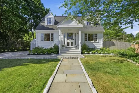 77 Cushing Rd, Cohasset, MA 02025