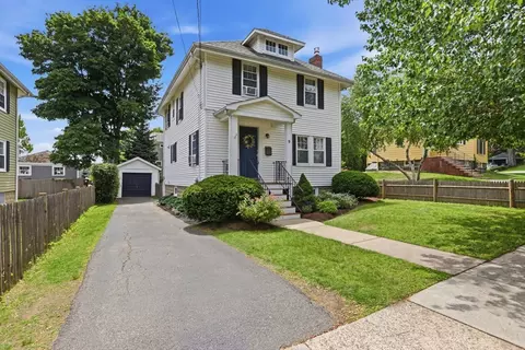 9 Mendum St, Melrose, MA 02176