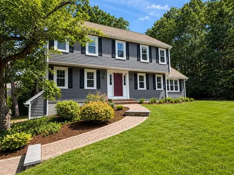 17 Hammer Hook Dr, Hanover, MA 02339