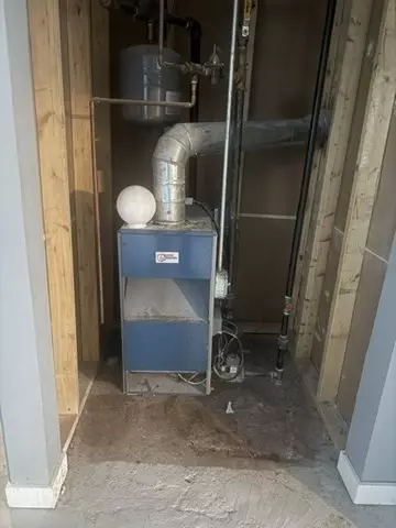 Entry Way - 80 Newhall St, Springfield, MA 01109 photo 1 of 1