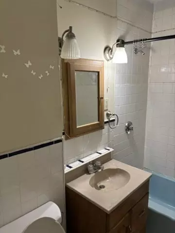 Bath - 80 Newhall St, Springfield, MA 01109 photo 1 of 1