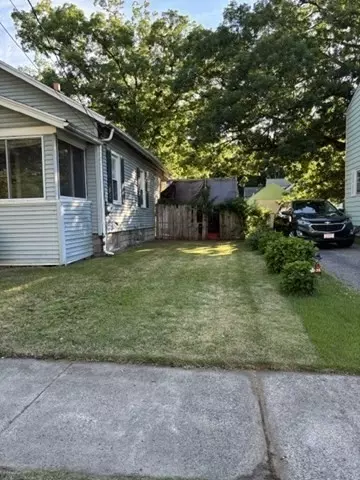 Exterior - 80 Newhall St, Springfield, MA 01109 photo 3 of 4
