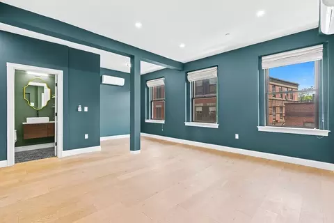 166 Salem St #8, Boston, MA 02113