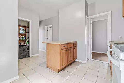 29 Newbury St, Worcester, MA 01609