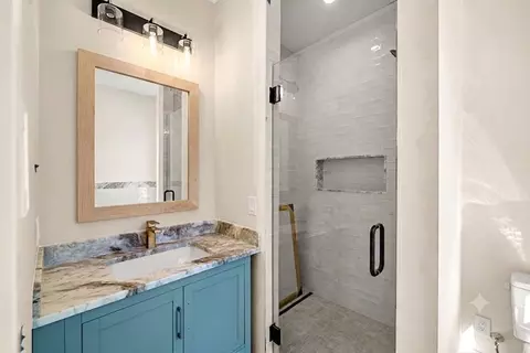 Bath - 10 Naugus Ave, Marblehead, MA 01945 photo 6 of 7
