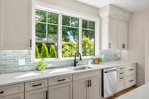 Kitchen - 10 Naugus Ave, Marblehead, MA 01945 photo 3 of 3