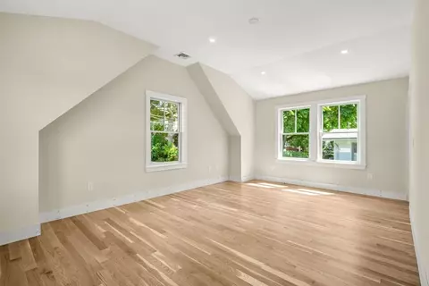 Bedroom - 10 Naugus Ave, Marblehead, MA 01945 photo 4 of 6