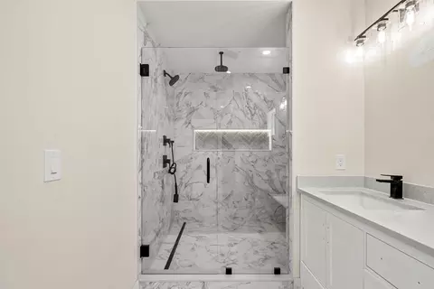 Bath - 10 Naugus Ave, Marblehead, MA 01945 photo 1 of 7