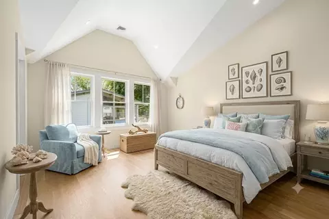 Bedroom - 10 Naugus Ave, Marblehead, MA 01945 photo 1 of 6