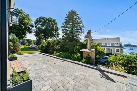Exterior - 10 Naugus Ave, Marblehead, MA 01945 photo 3 of 4