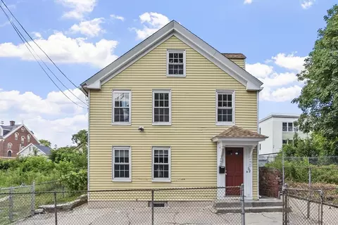 52 Auburn St, Lowell, MA 01852