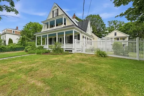 55-57 High St, Amherst, MA 01002