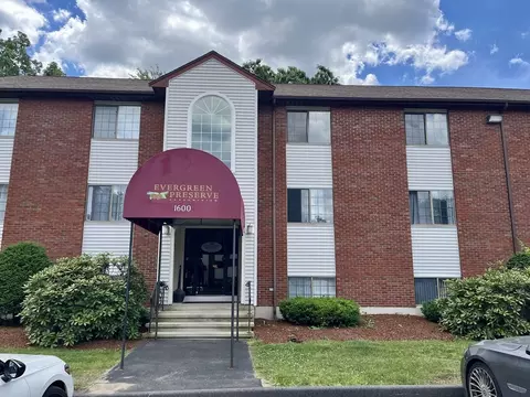 1600 Skyline Dr #6, Lowell, MA 01854