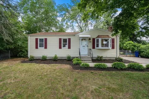 Exterior - 188 Moss Rd, Springfield, MA 01119 photo 2 of 8