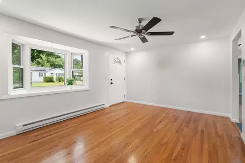 Living - 188 Moss Rd, Springfield, MA 01119 photo 1 of 3