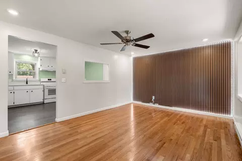 Living - 188 Moss Rd, Springfield, MA 01119 photo 2 of 3