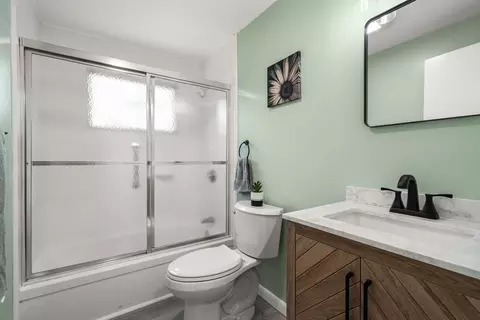 Bath - 188 Moss Rd, Springfield, MA 01119 photo 1 of 2