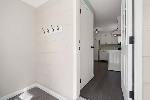 Entry Way - 188 Moss Rd, Springfield, MA 01119 photo 3 of 3
