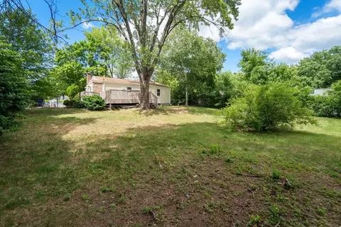 Exterior - 188 Moss Rd, Springfield, MA 01119 photo 7 of 8
