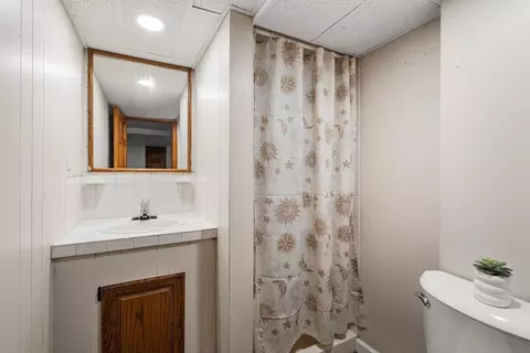 Bath - 188 Moss Rd, Springfield, MA 01119 photo 2 of 2