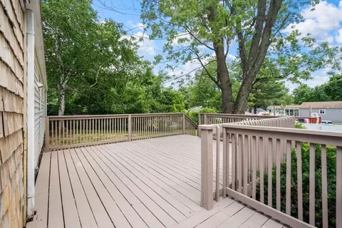 Exterior - 188 Moss Rd, Springfield, MA 01119 photo 3 of 8