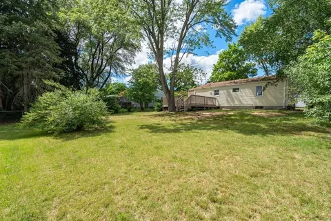 Exterior - 188 Moss Rd, Springfield, MA 01119 photo 6 of 8