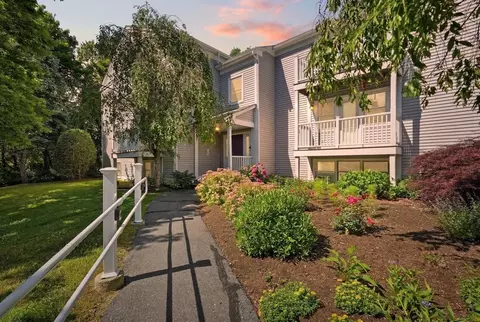 44 Evergreen Rd #302, Leeds, MA 01053