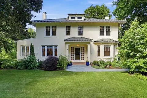 6 Oakmount Cir, Lexington, MA 02420