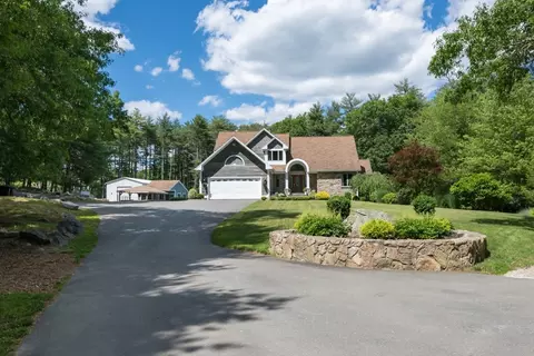 28 Gammons Rd, Acushnet, MA 02743