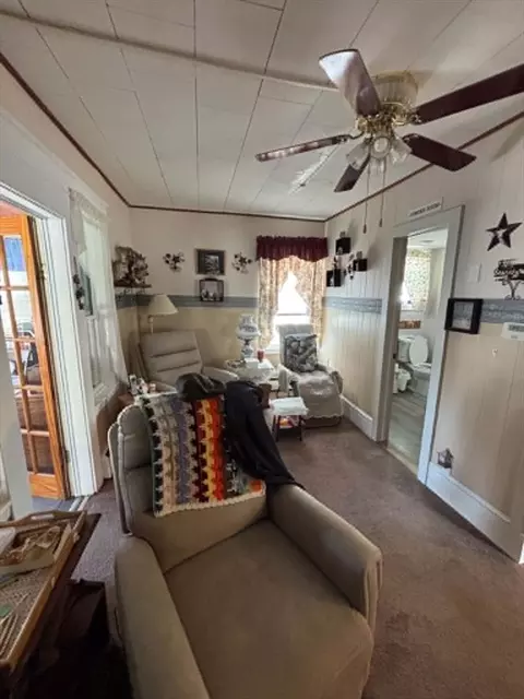Entry Way - 148 Hamlet St, Fall River, MA 02724 photo 2 of 2