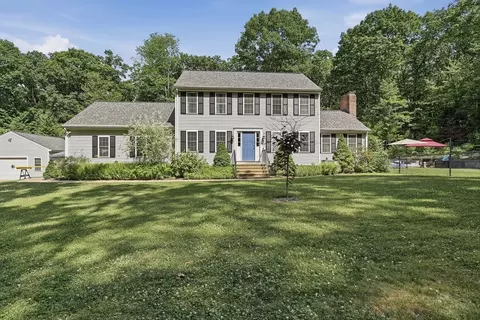 115 Hunter Rd, Uxbridge, MA 01569