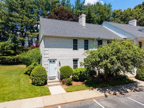 19 Mansion Woods Dr #A, Agawam, MA 01001